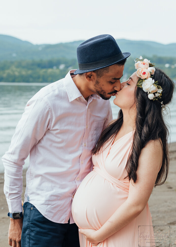 expecting couple parents to be maternity photography cruys torres photos beach photos hudson valley area new york